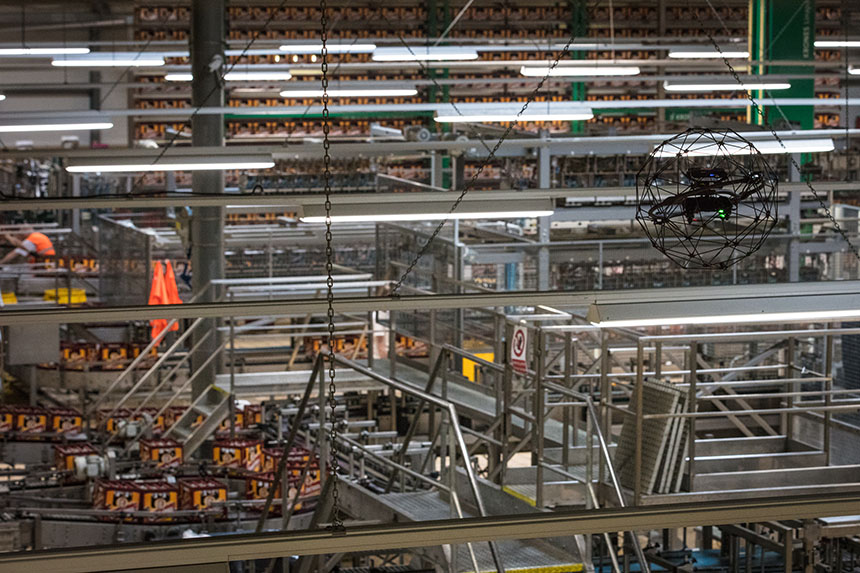 Dzięki Eliosowi Fabryka Plisner Urquell może produkować 60.000 butelek piwa na godzinę, nawet podczas inspekcji infrastruktury.